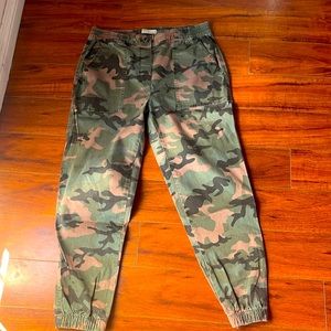 Cotton On Camo Pants | elastic ankle | elastic waist | faux zipper | size 8